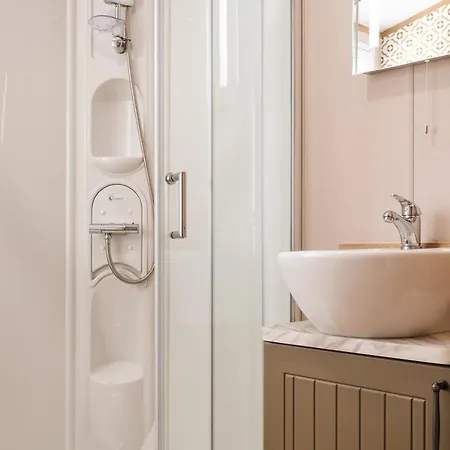Lodge The White Rose With Hot Tub York