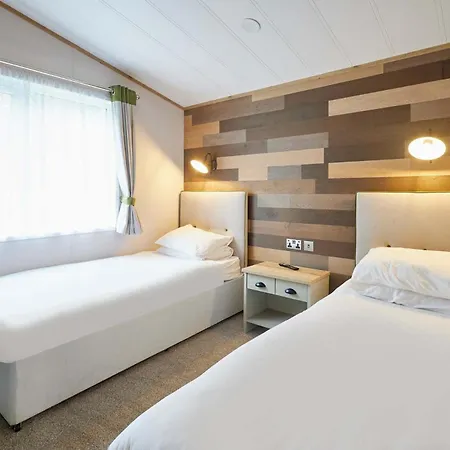 Chalet The White Rose With Hot Tub York