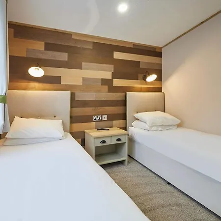 Chalet The White Rose With Hot Tub York