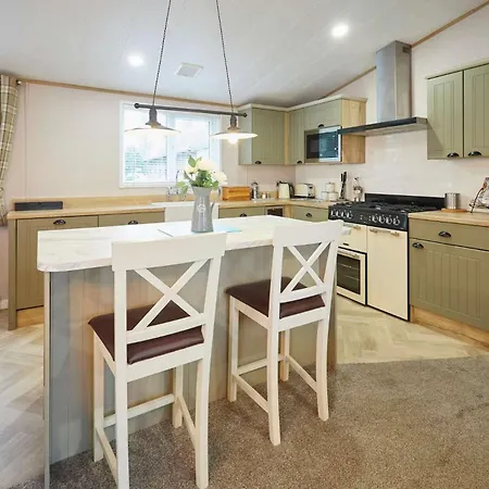 Chalet The White Rose With Hot Tub York