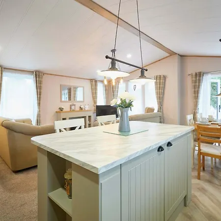 Chalet The White Rose With Hot Tub