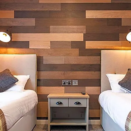 Chalet The White Rose With Hot Tub York